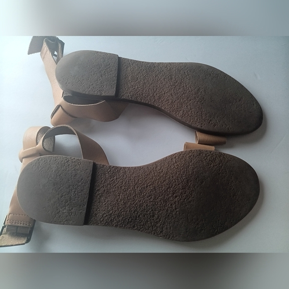 Madewell Tan Sandals Minimalist Leather Design - Picture 4 of 4